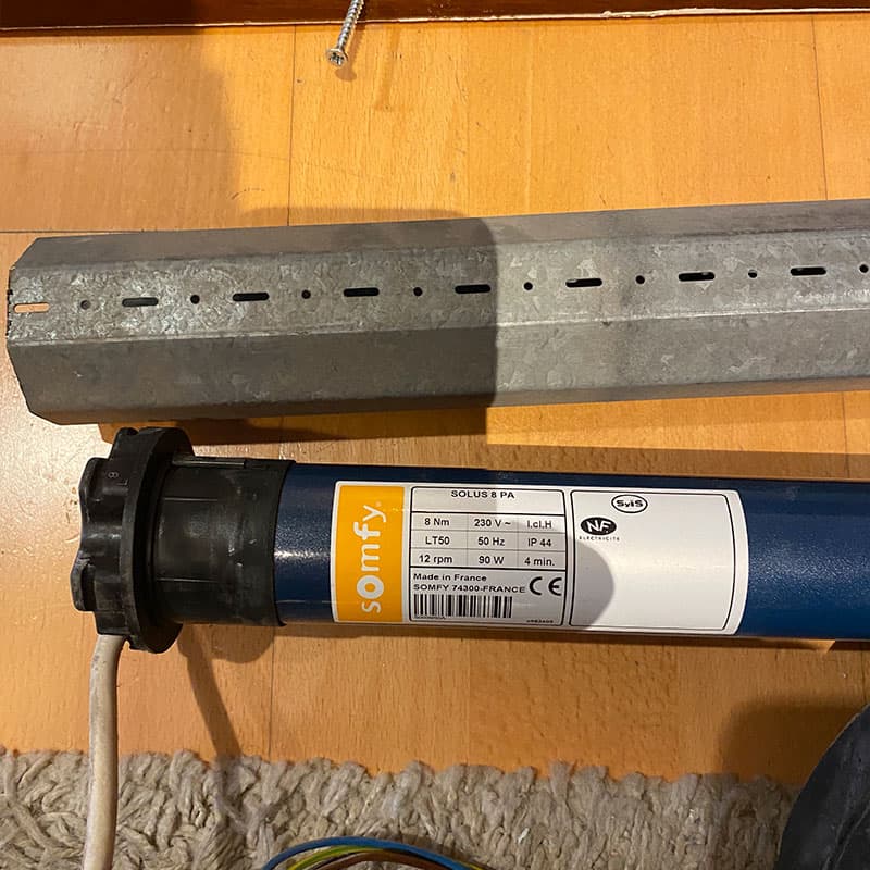 Persiana abierta reparada